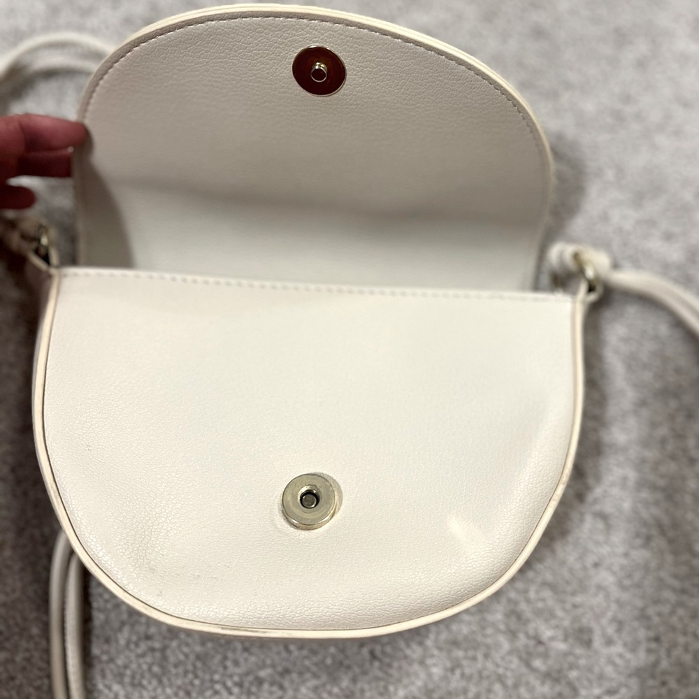 ⭐️5/$25⭐️ Ivory White Crossbody Purse - Picture 5 of 9